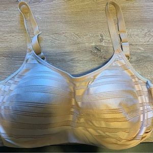 Le Mystère Bra 38F